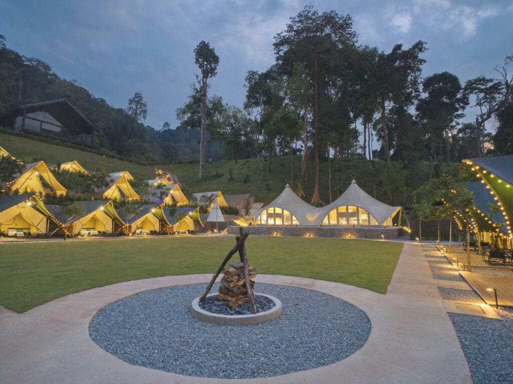 What you can do in glamping at IKAN Glampsite, from relaxing in nature to enjoying spacious grounds, luxury tents, and evening ambience.